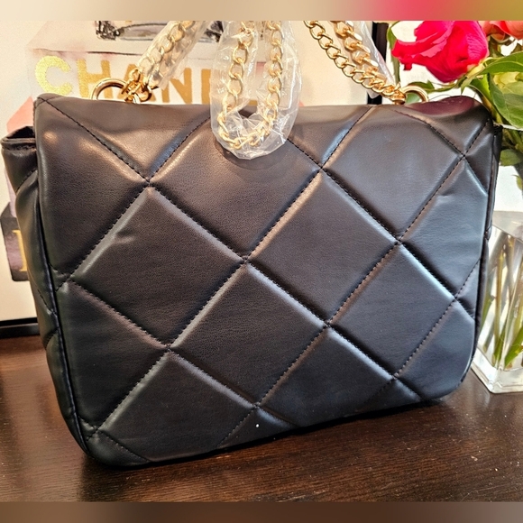 Badgley Mischka Black  Quilted Shoulder Bag. - Picture 3 of 8